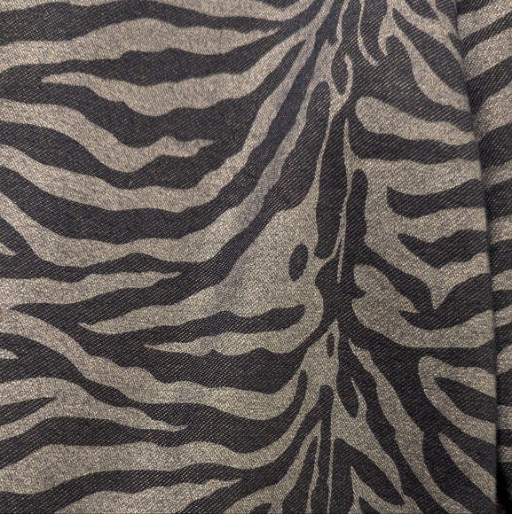 Boutique brand, zebra print, ruffle bottom, pants - Picture 4 of 4